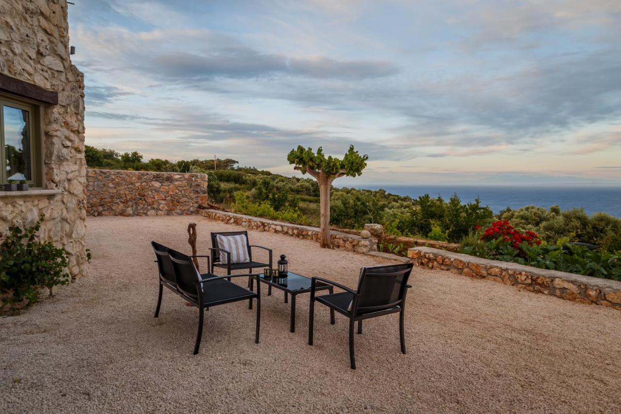 Gagouinos Cottage Korithion Bagian luar foto