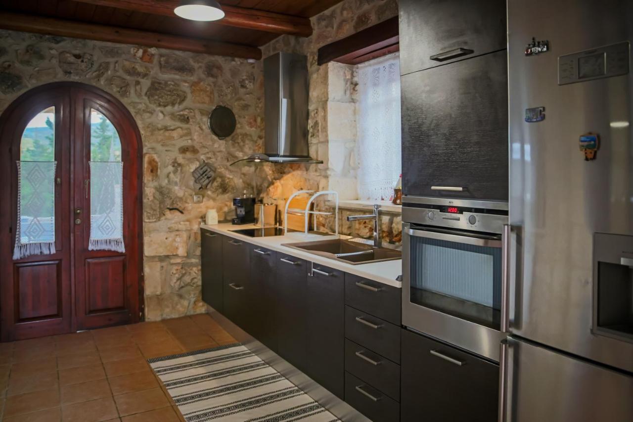 Gagouinos Cottage Korithion Bagian luar foto